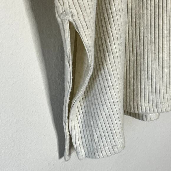THE GROUP BY BABATON ARITZIA REVERSE LONG SLEEVE RIBBED V-NECK SWEATER SIZE 3 - Picture 3 of 8